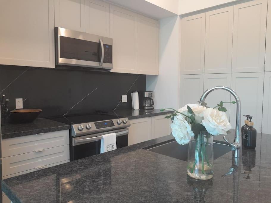 Cozy South View Suite Overlooking The Nature Trail Innisfil Exterior foto